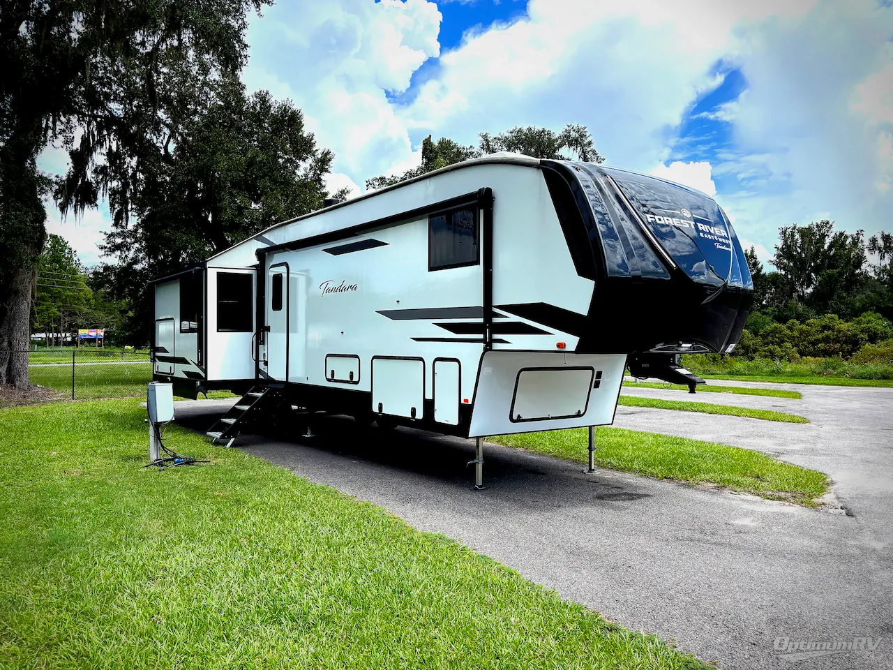 2025 East to West Tandara 386MB-OK - Photo 2