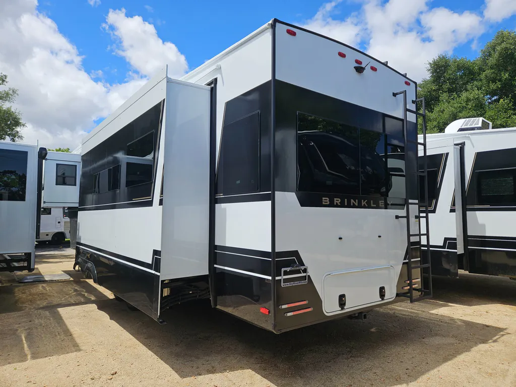 2026 Brinkley Model Z 3600, Photos photo 3