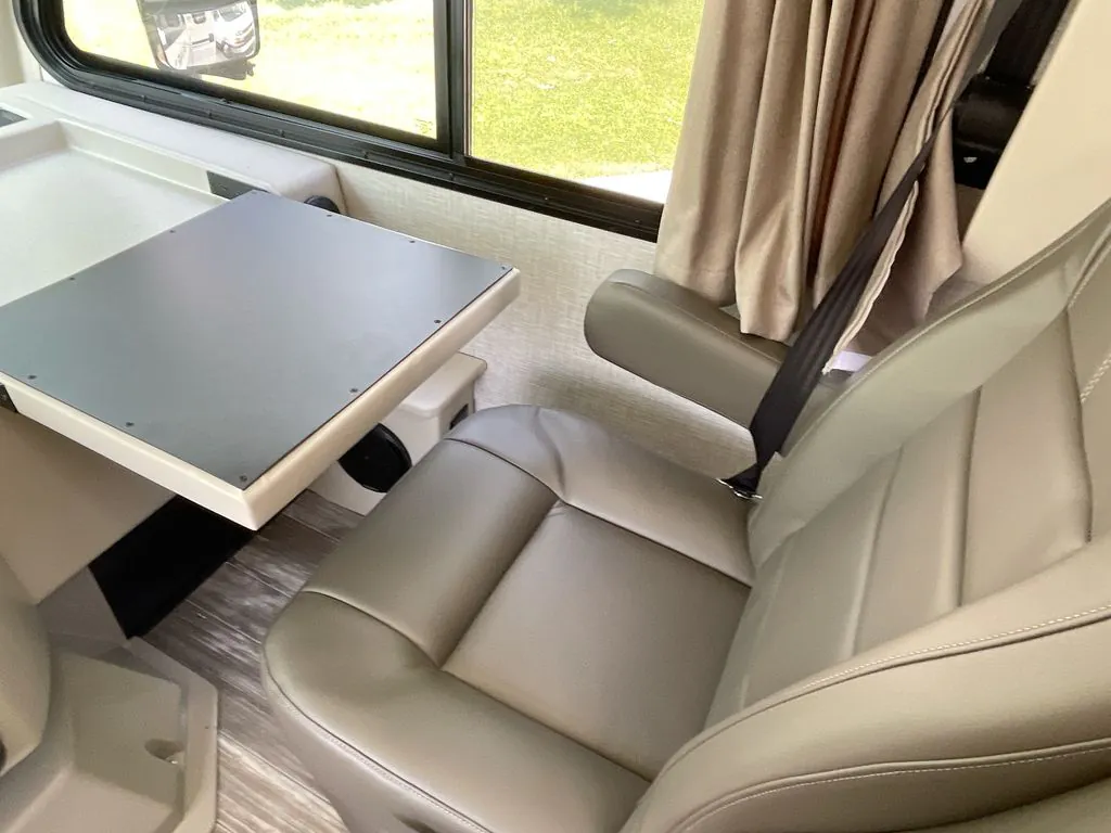 2025 Thor Motor Coach Geneva 24VS - Photo 4