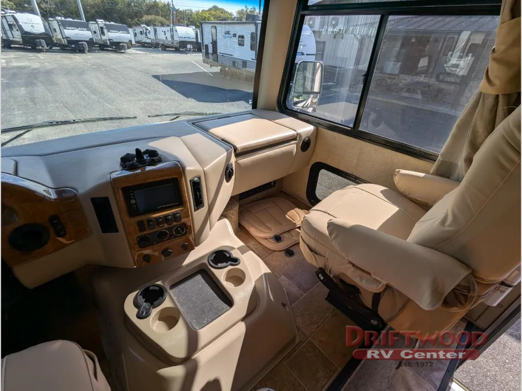 2016 Thor Motor Coach Hurricane 31S, Photos photo 18