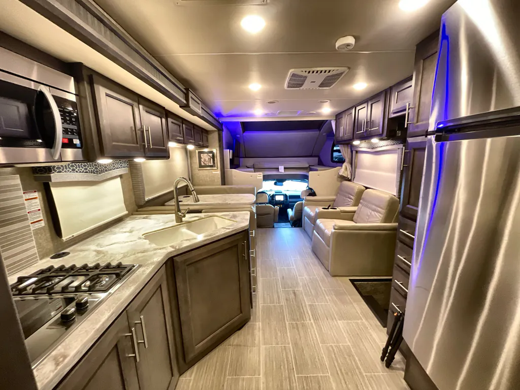2022 Thor Motor Coach Magnitude RS36, Photos photo 3