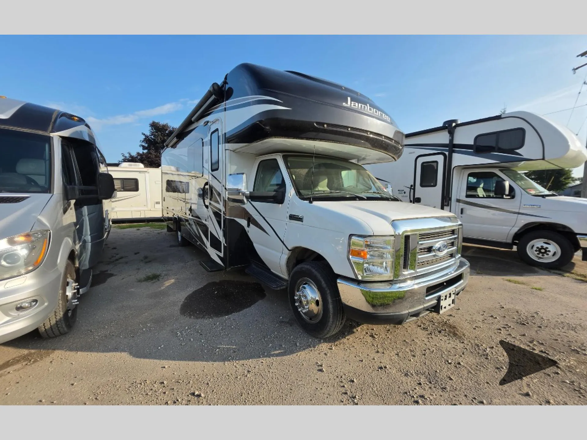 2019 Fleetwood Jamboree 30F - Photo 2