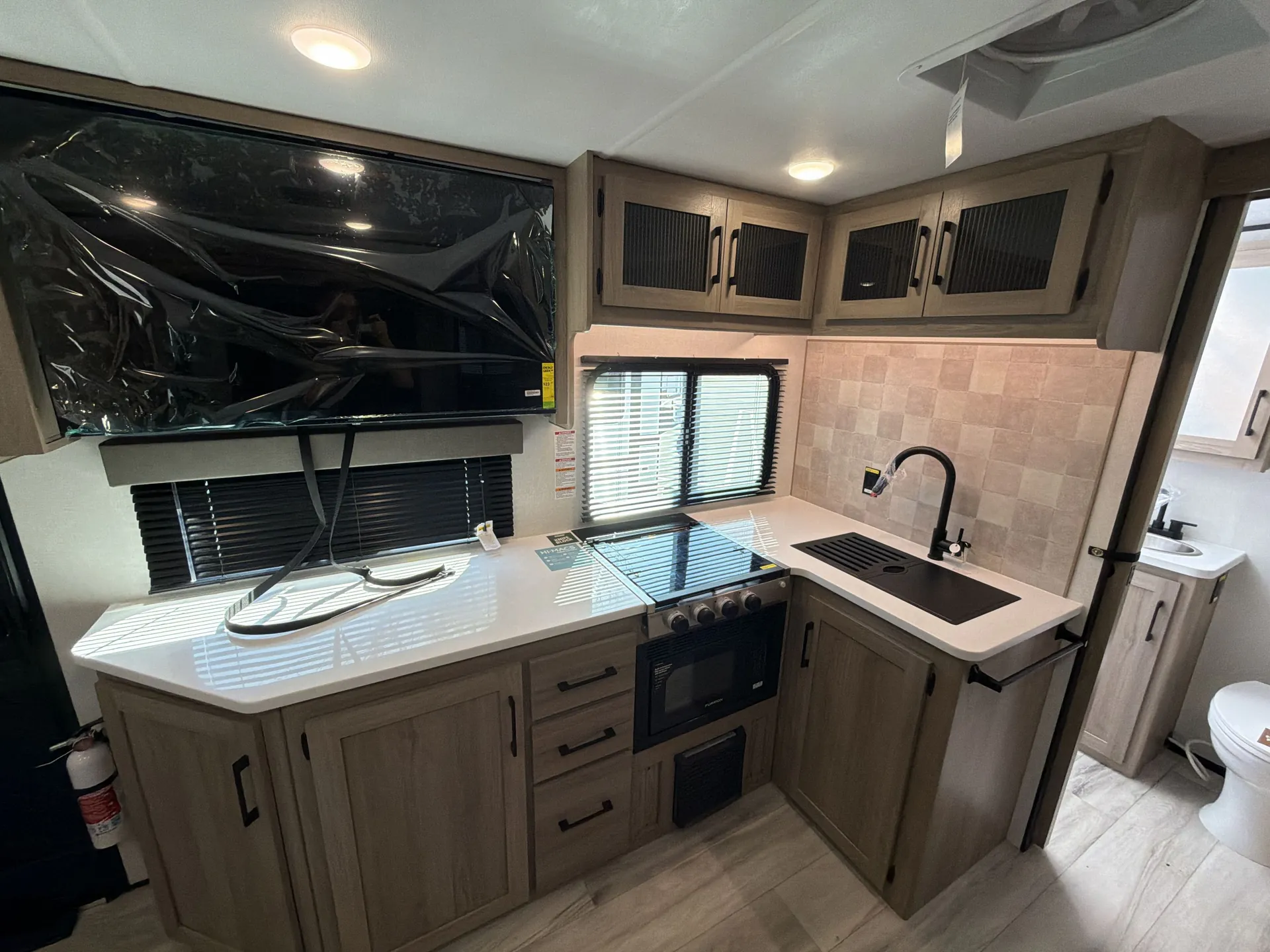 2026 Keystone Coleman Legacy 1905RB — living area main