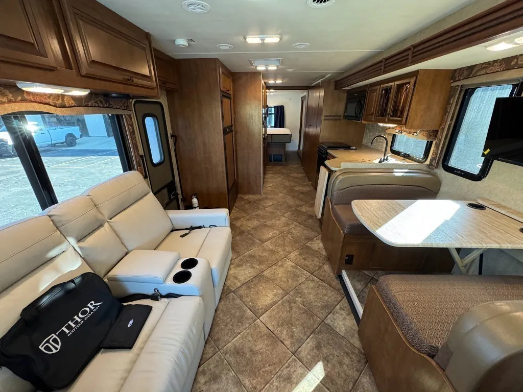 2014 Thor Motor Coach Windsport 34J - Photo 3