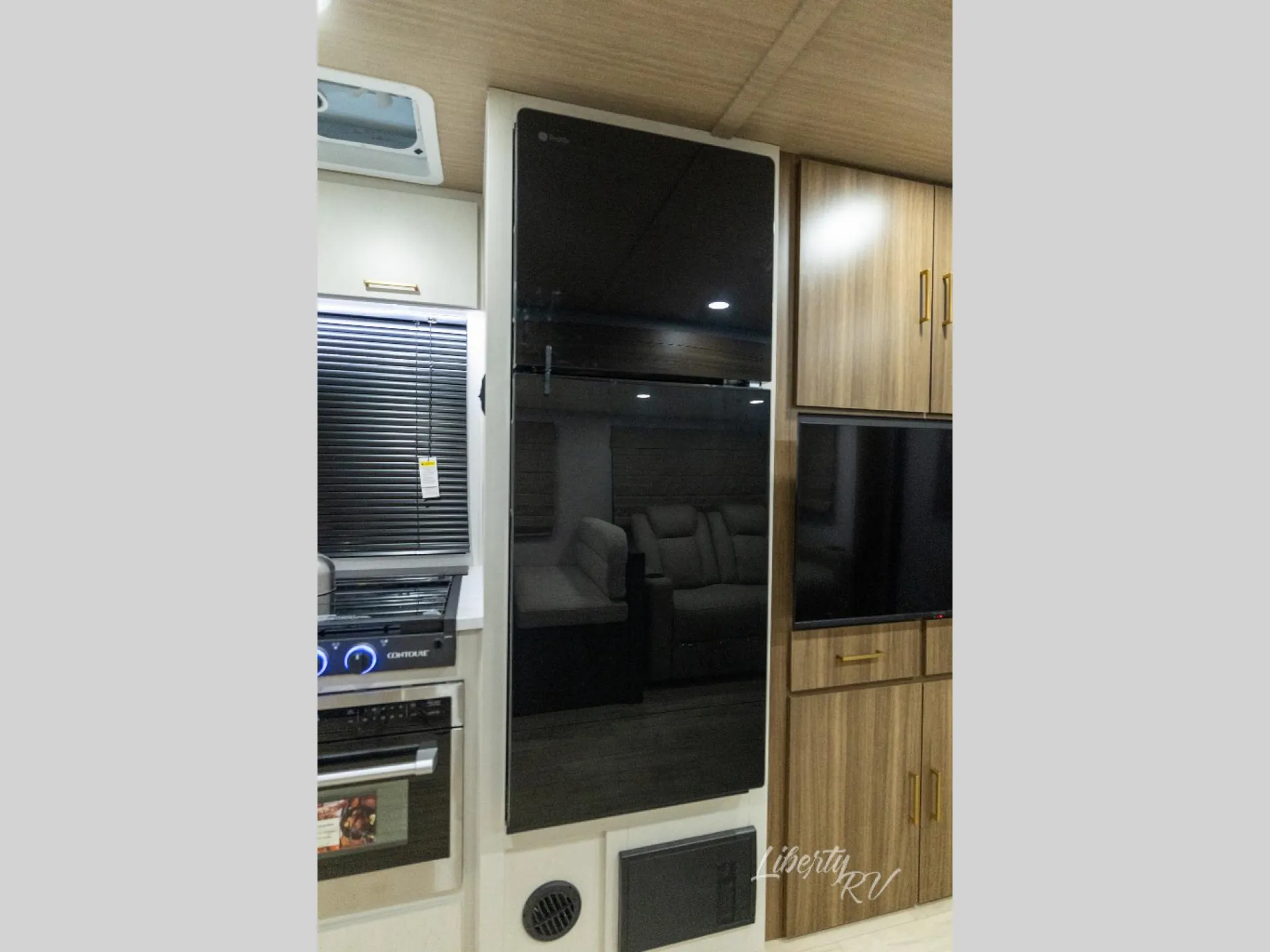 2027 Forest River Vibe 2900KB - Photo 3