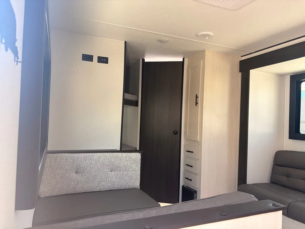 2027 Shasta RVs i-5 Edition 525RS, Photos photo 15