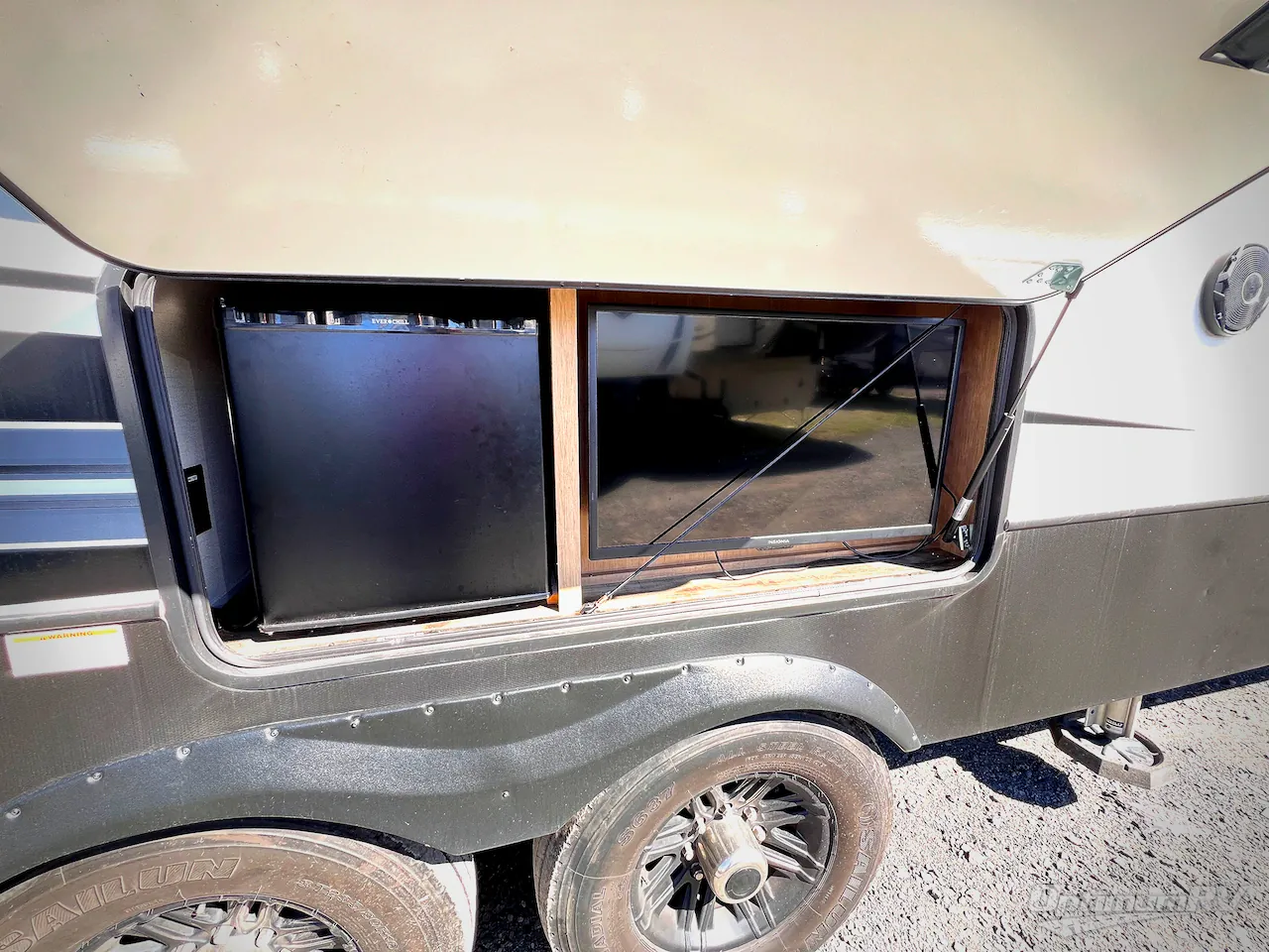 2022 Keystone Raptor 351 - Photo 3