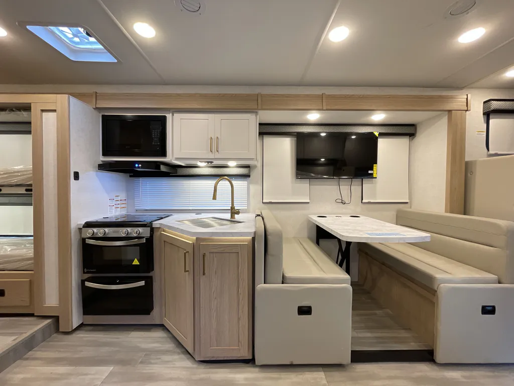 2027 Thor Motor Coach Freedom Elite 31FE, Photos photo 2
