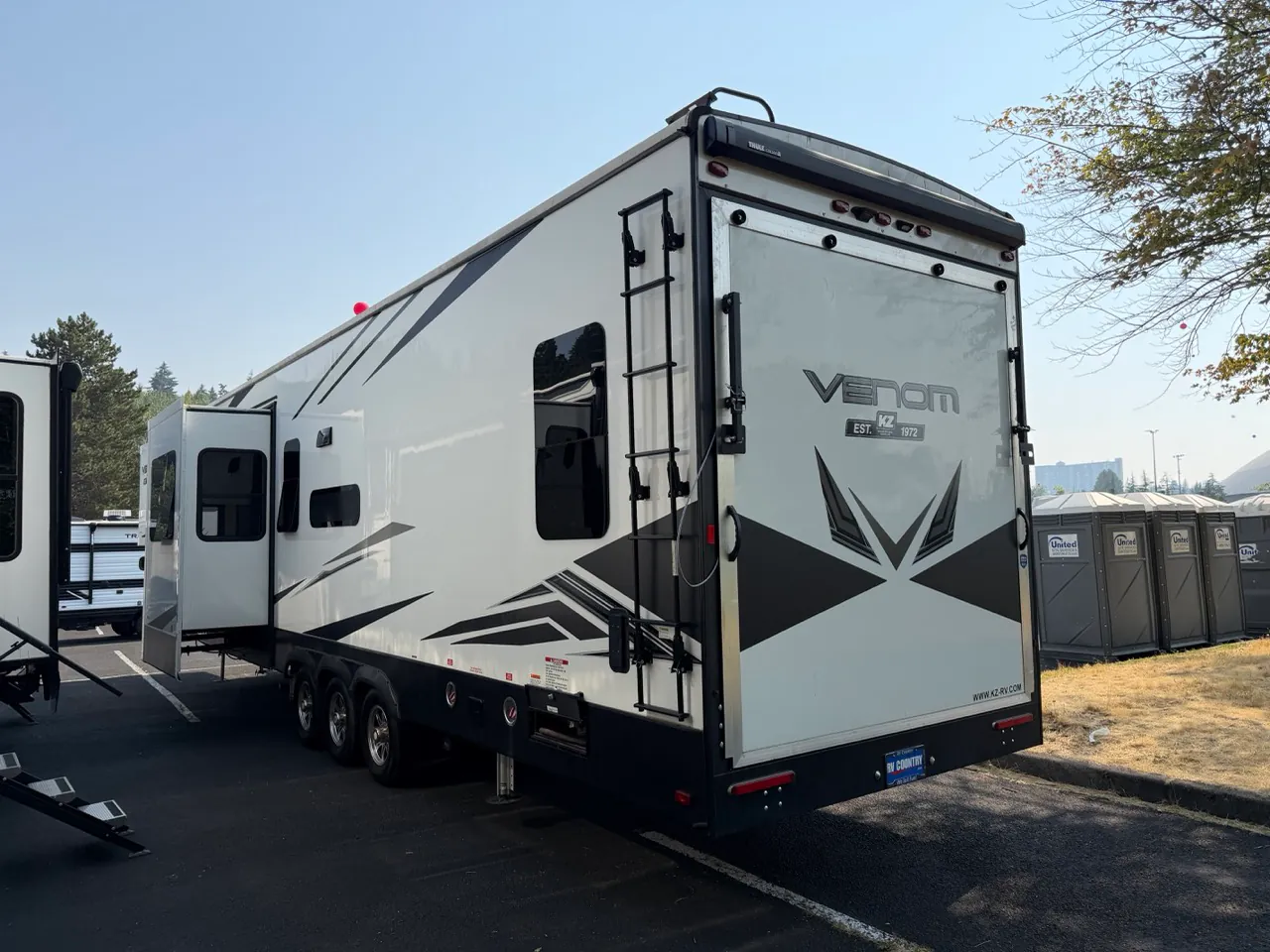 2022 K-Z Venom V4113TK - Photo 3