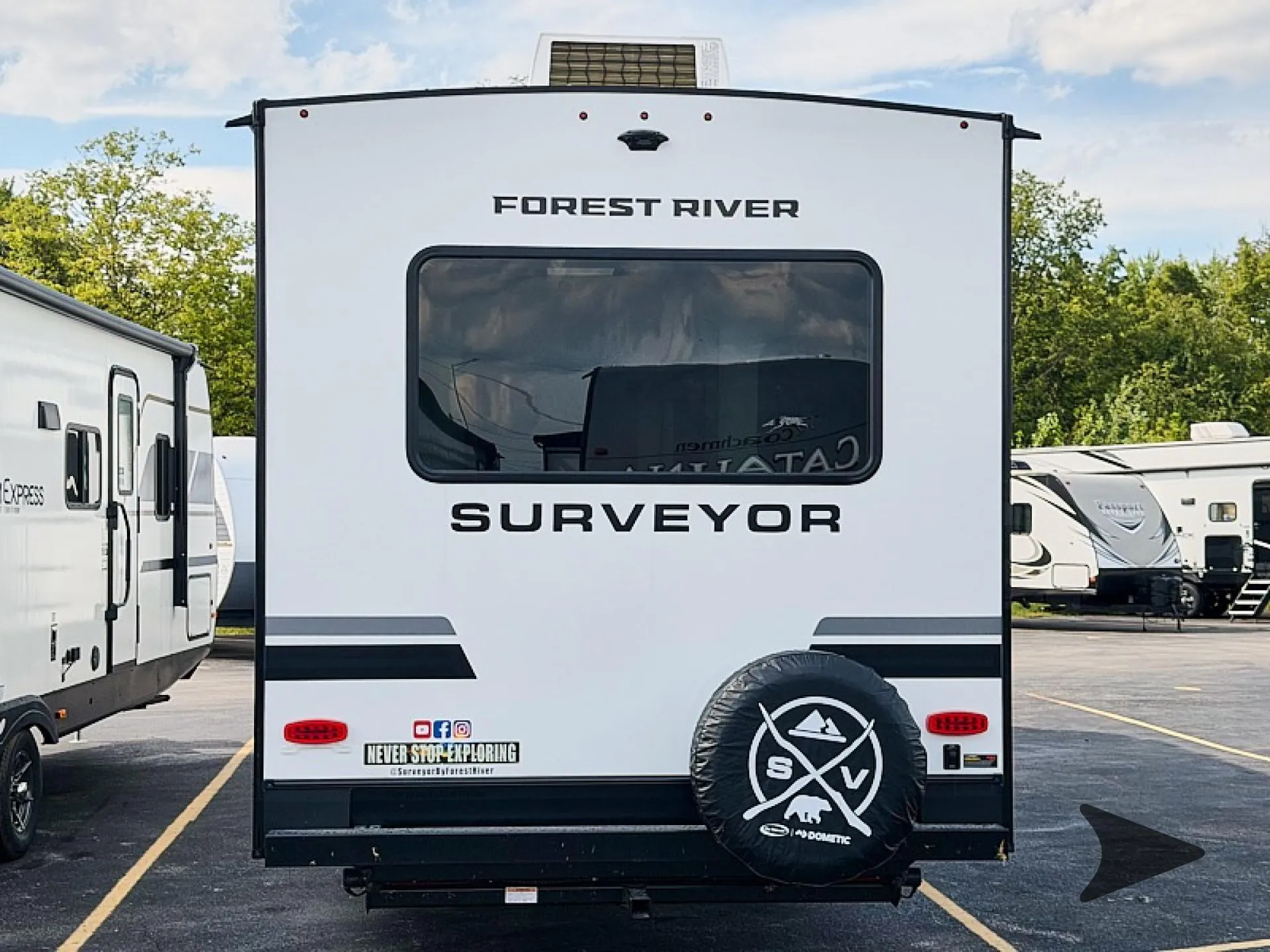 2027 Forest River Grand Surveyor 305RLBS — Photo 6