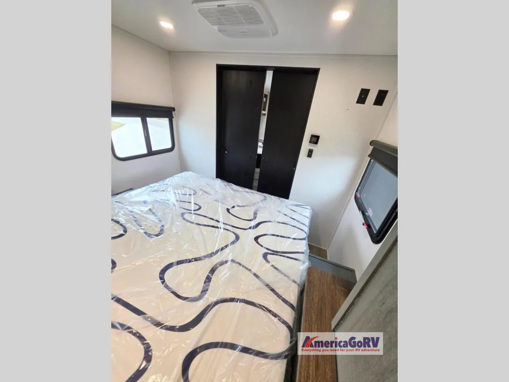 2027 Forest River Solaire Lite 302BHS, Photos photo 11