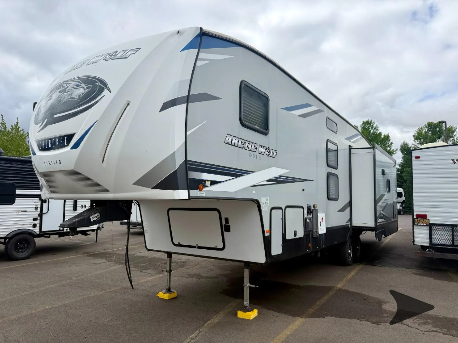 2022 Forest River Cherokee Arctic Wolf 327MB - Photo 3