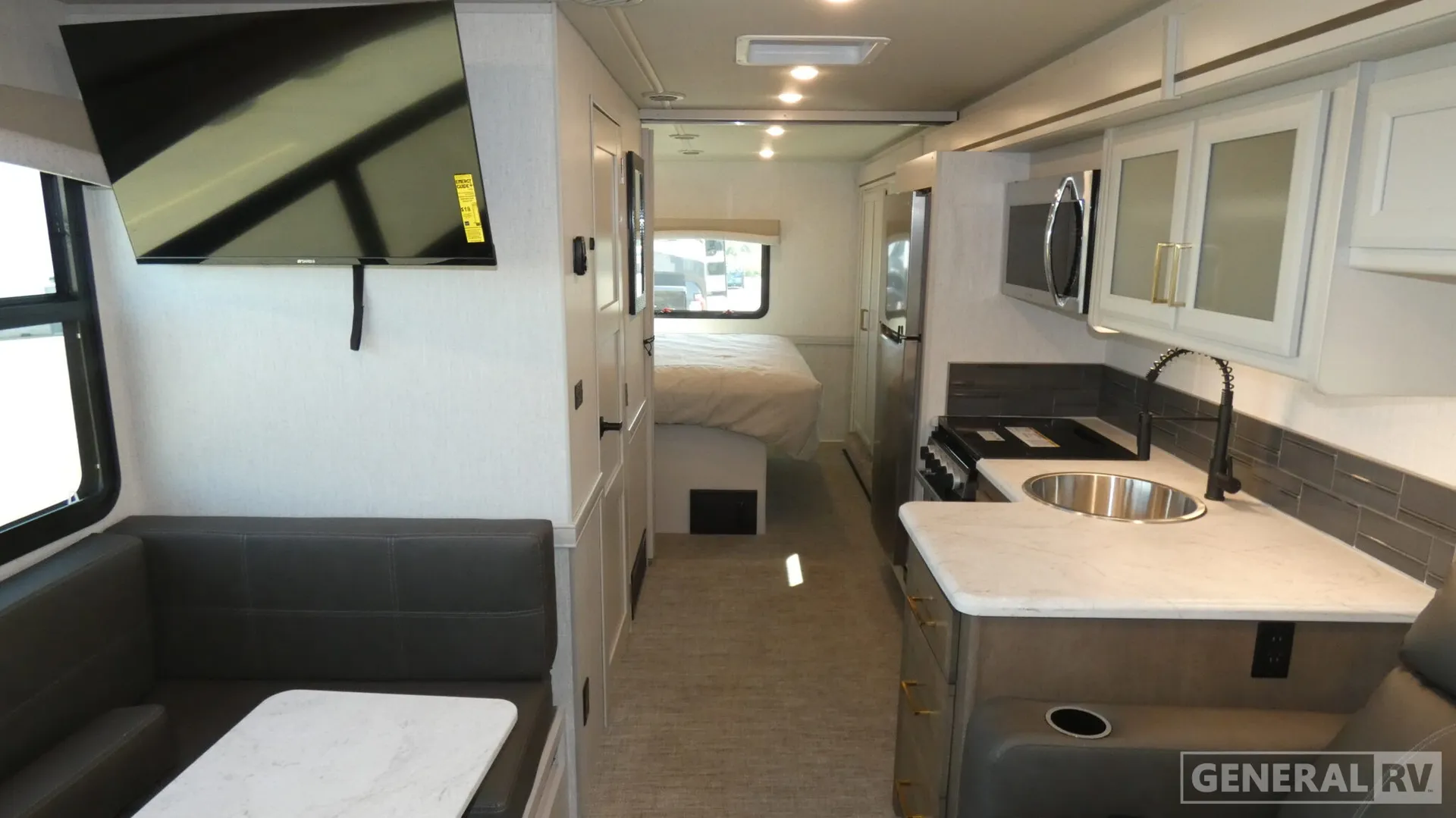 2026 Fleetwood Flair 29M - Photo 3
