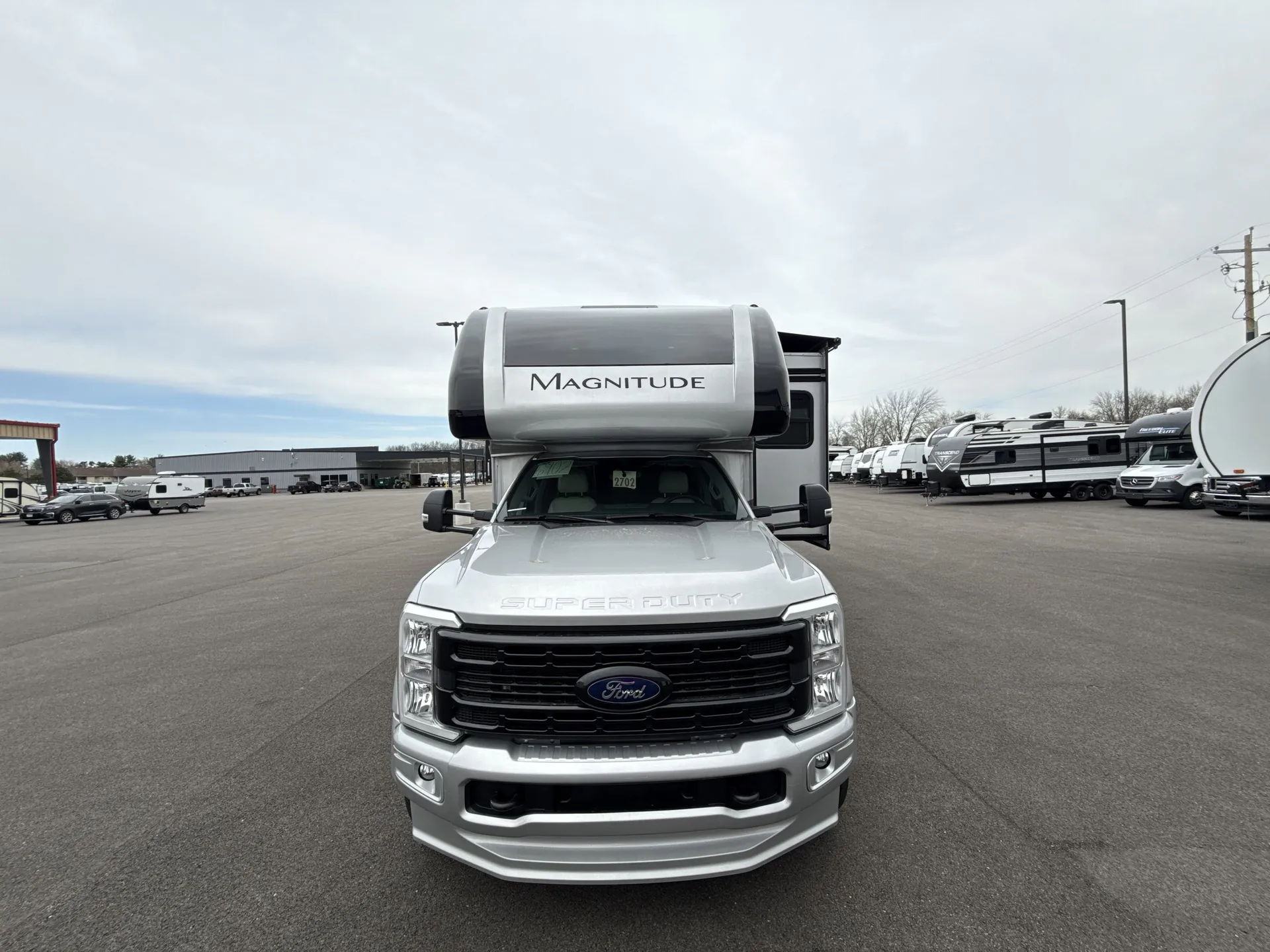 2025 Thor Motor Coach Magnitude Grand S29 — front