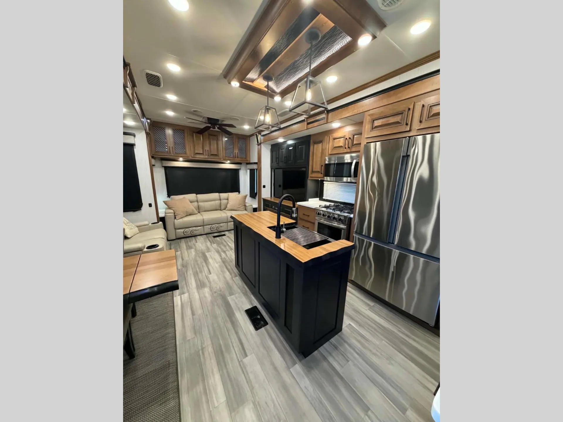 2021 Heartland Bighorn 3375SS - Photo 4