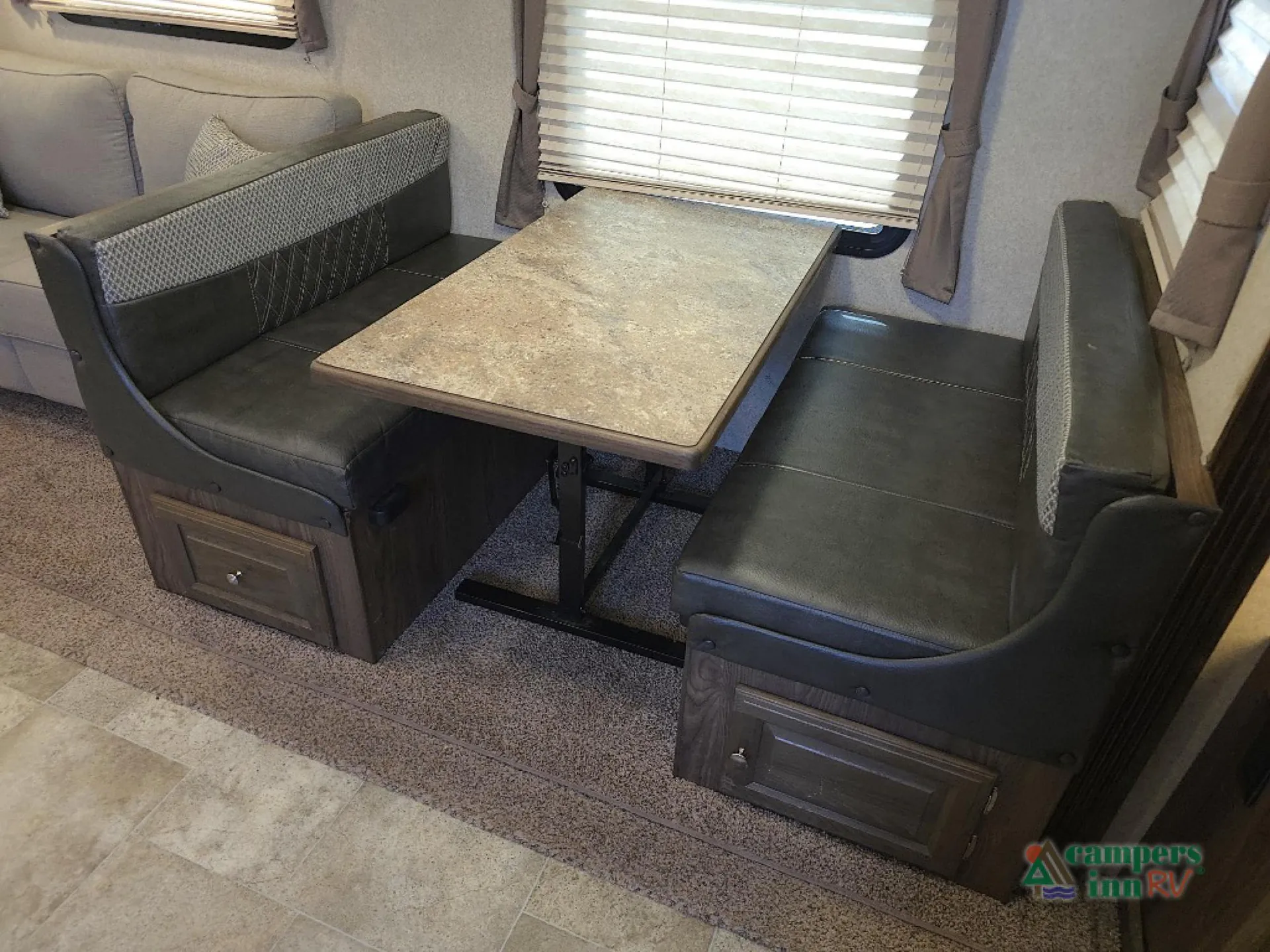 2017 Forest River Rockwood Roo 21SS — Photo 6