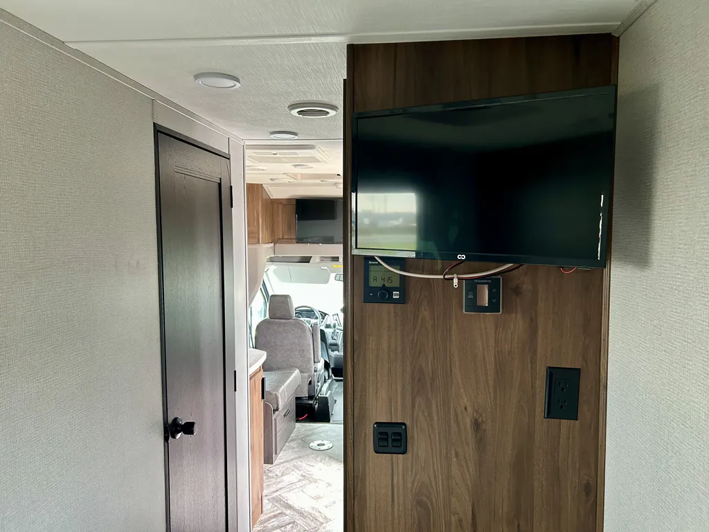 2021 Forest River Sunseeker TS2380, Photos photo 19