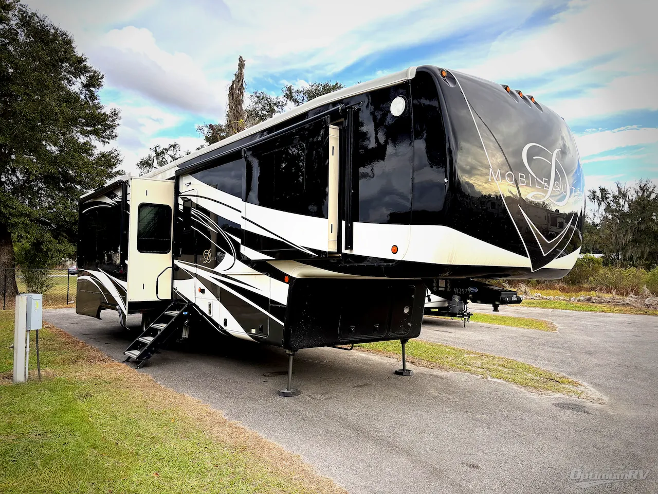 2019 DRV Mobile Suites 36RSSB3 - Photo 2