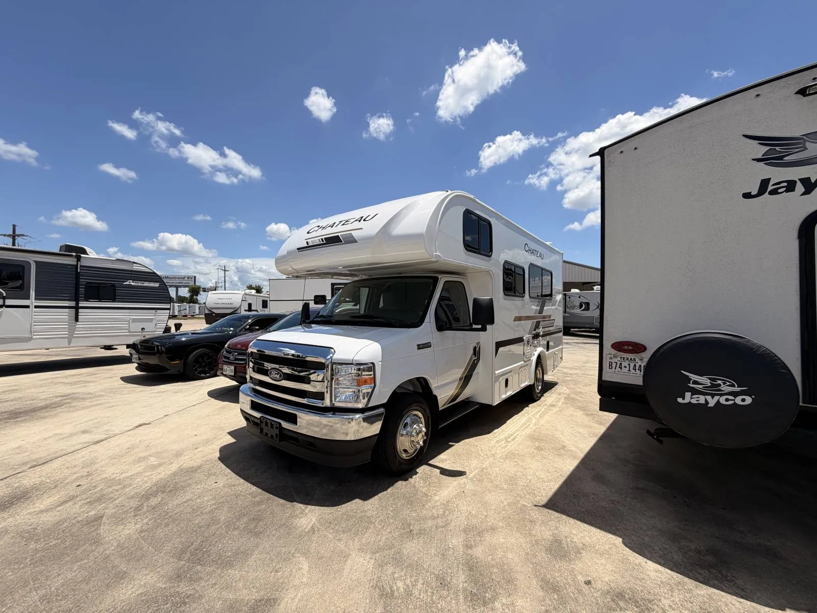2023 Thor Motor Coach Chateau 28Z - Photo 4
