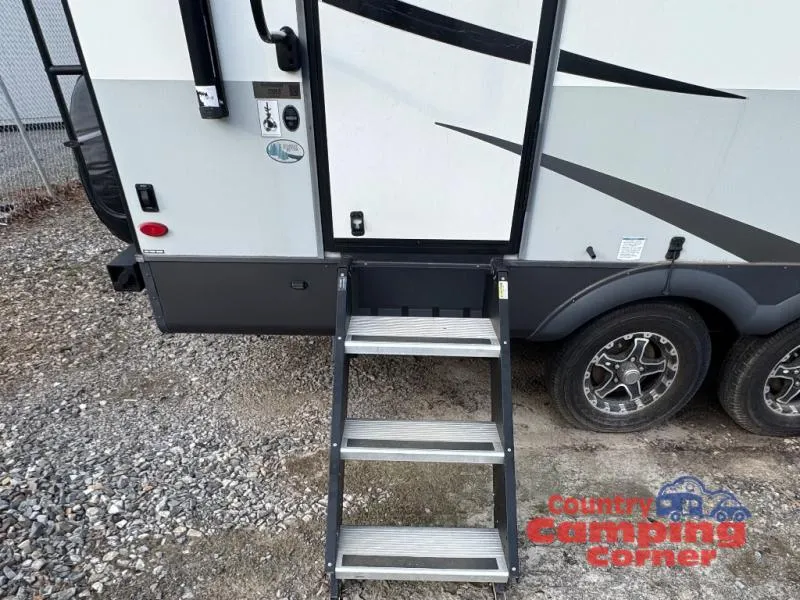 2022 Forest River Rockwood Mini Lite 2205S - Photo 4