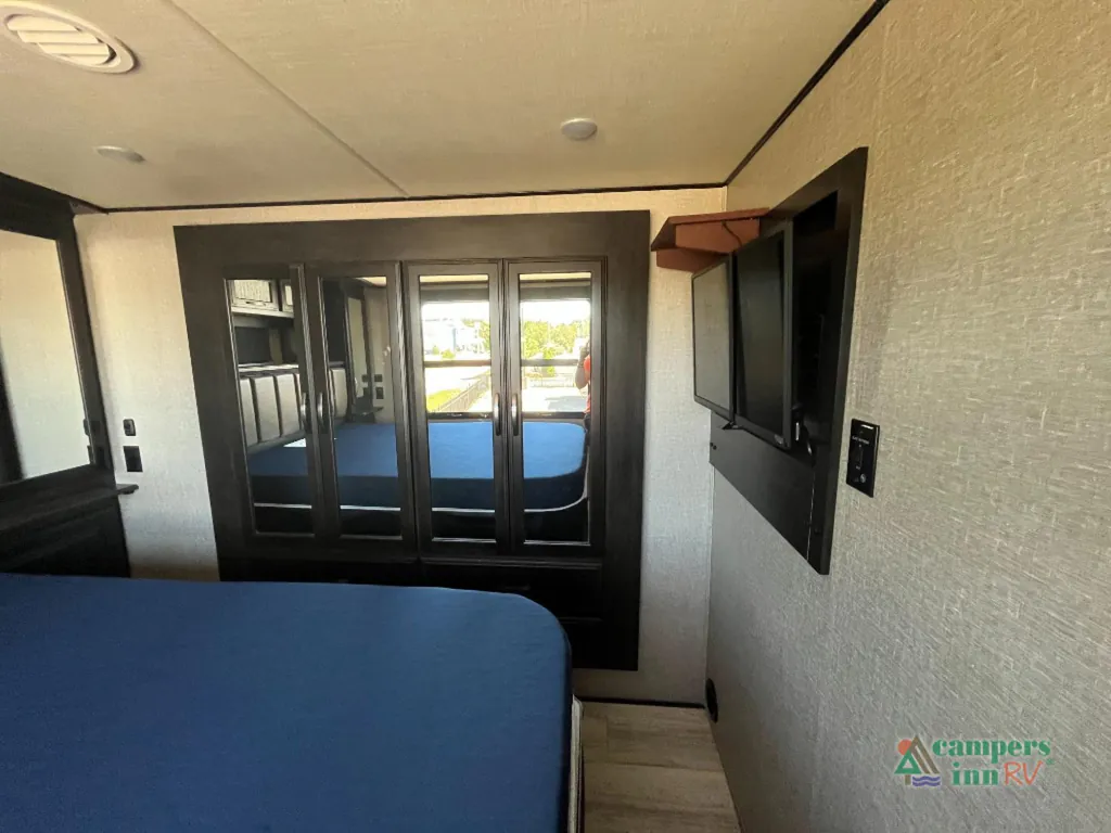 2018 Grand Design Momentum 376TH, Photos photo 35