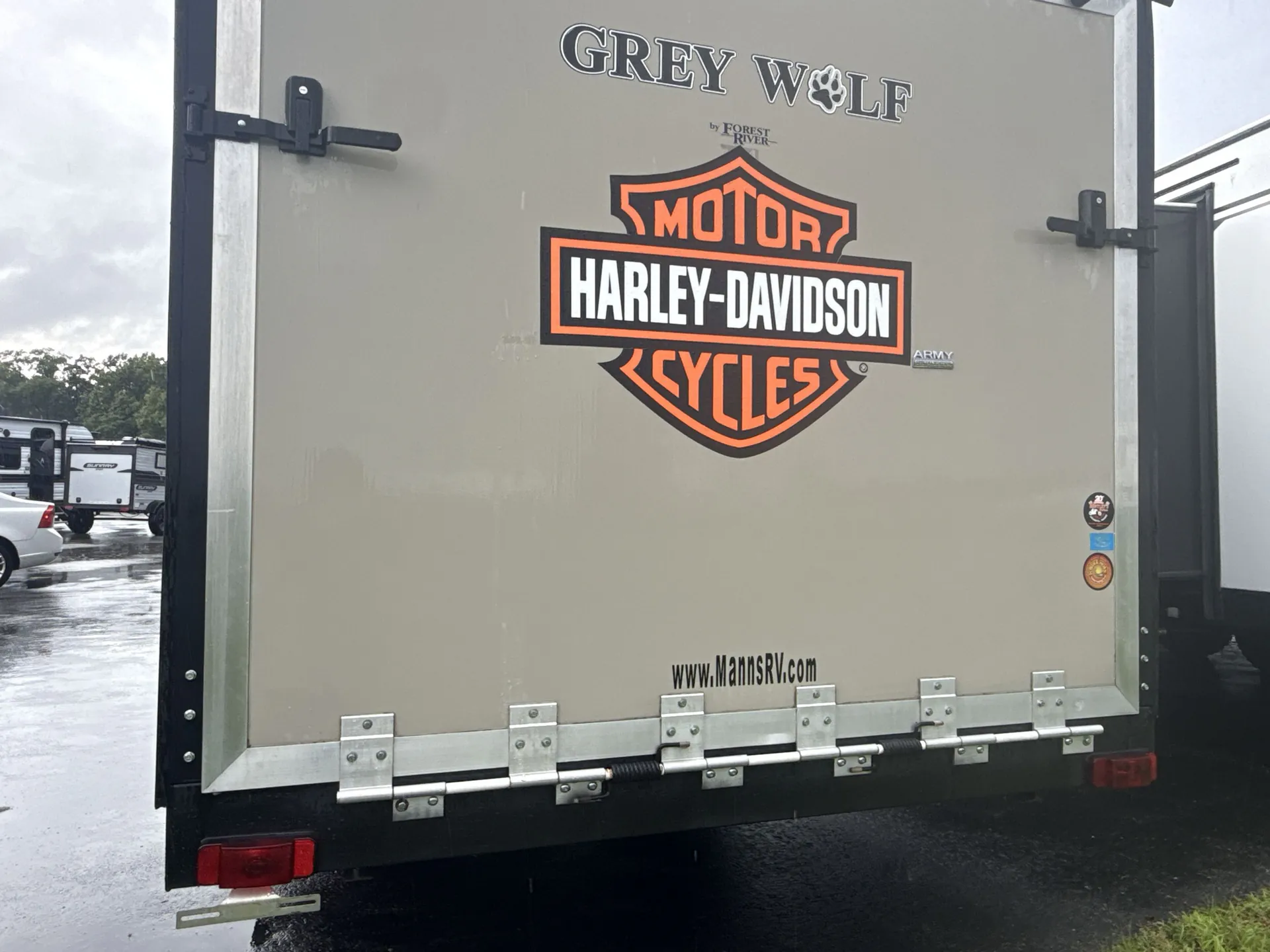 2018 Forest River Cherokee Grey Wolf 26RR — living area main