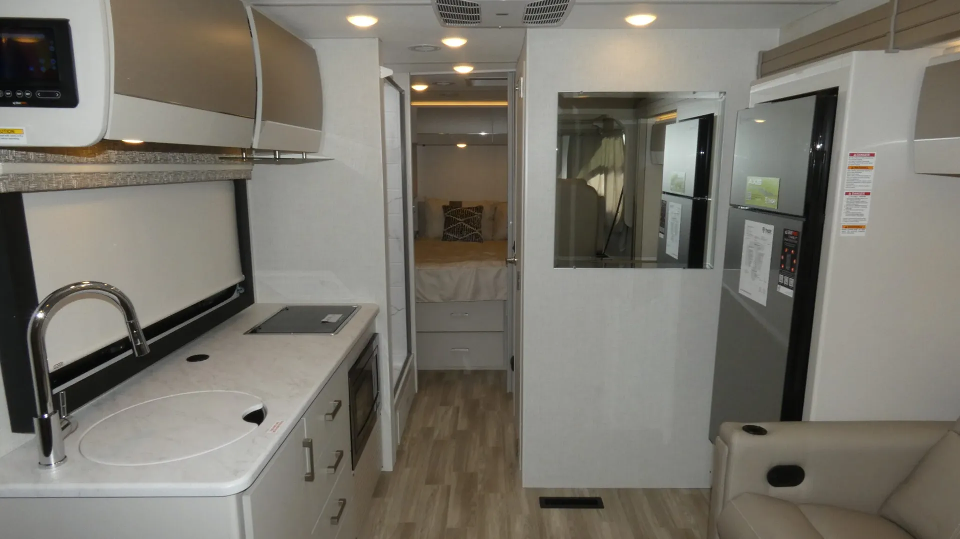 2026 Thor Motor Coach Axis 26.1 - Photo 3