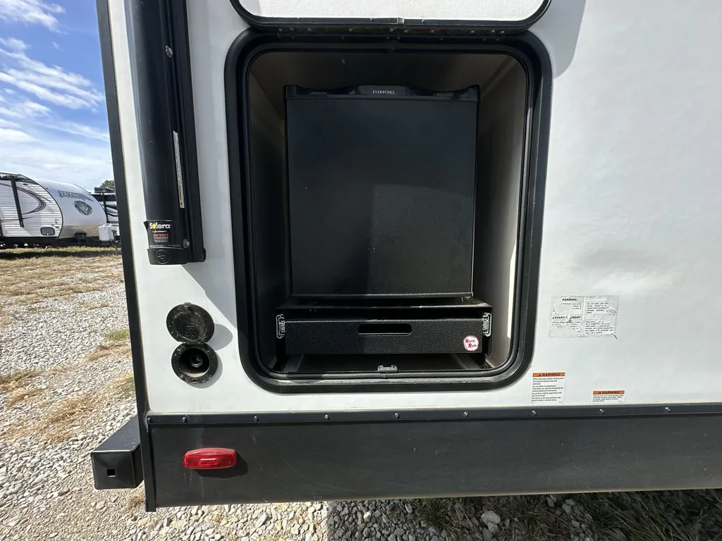 2024 Forest River Grand Surveyor 268FKBS — Photo 7