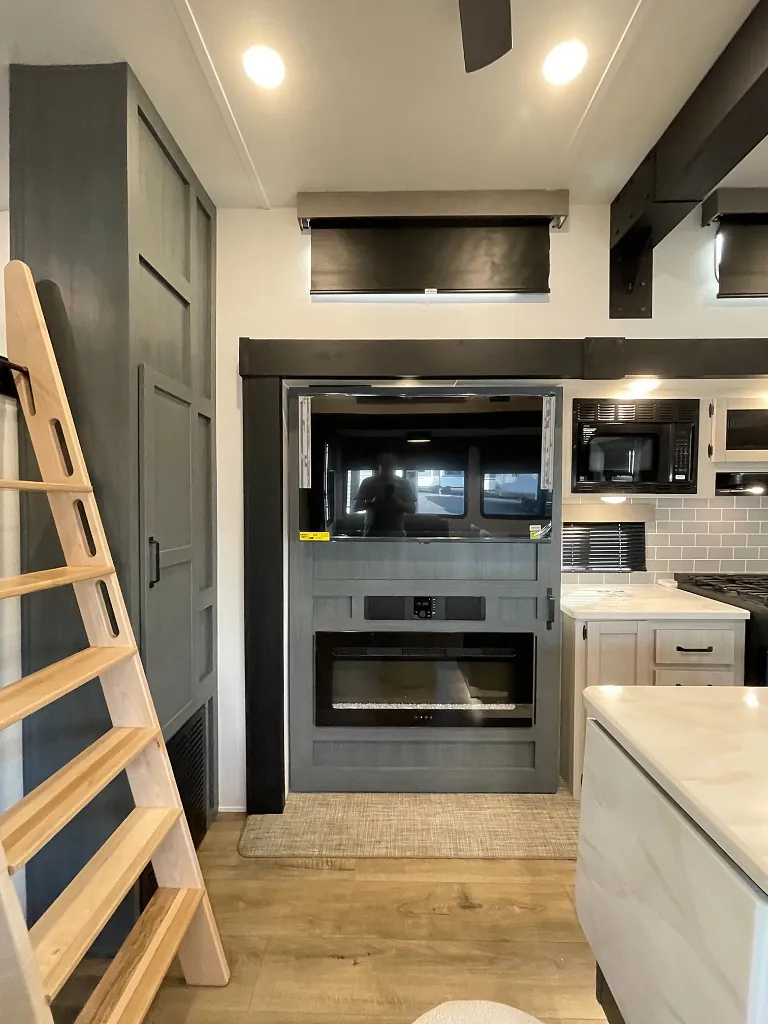 2027 Forest River Puma Vista 421LFT — Photo 6
