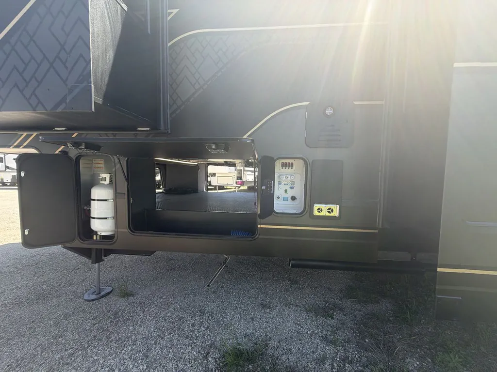 2026 Keystone Raptor 433, Photos photo 17