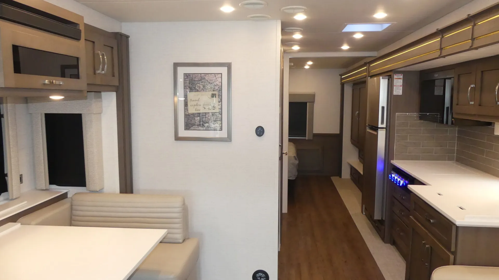 2026 Newmar Bay Star 3225 - Photo 3