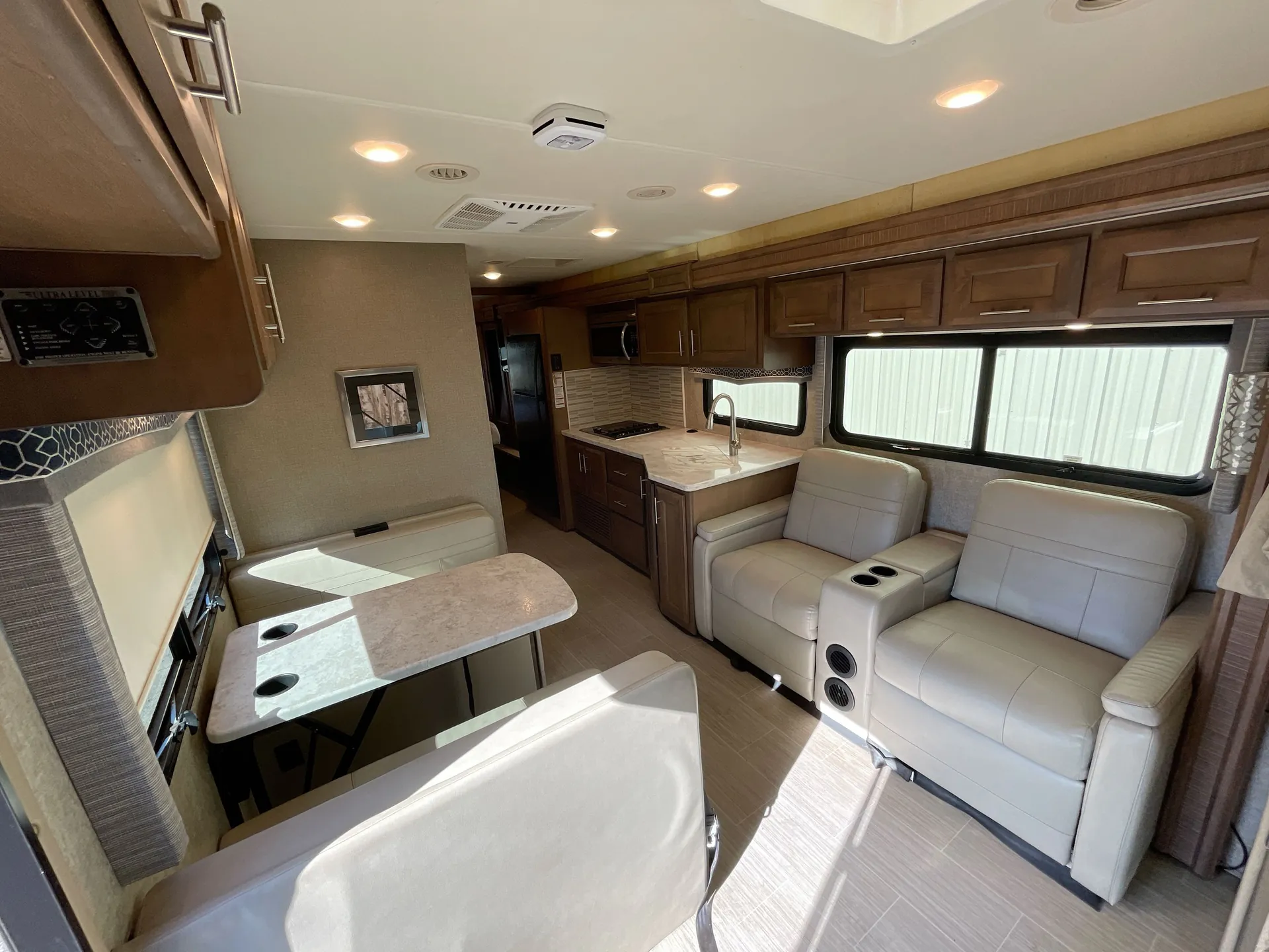 2020 Thor Motor Coach Magnitude SV34 — living area main