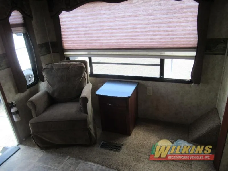 2012 Keystone RV Cougar 276RLS - Photo 4