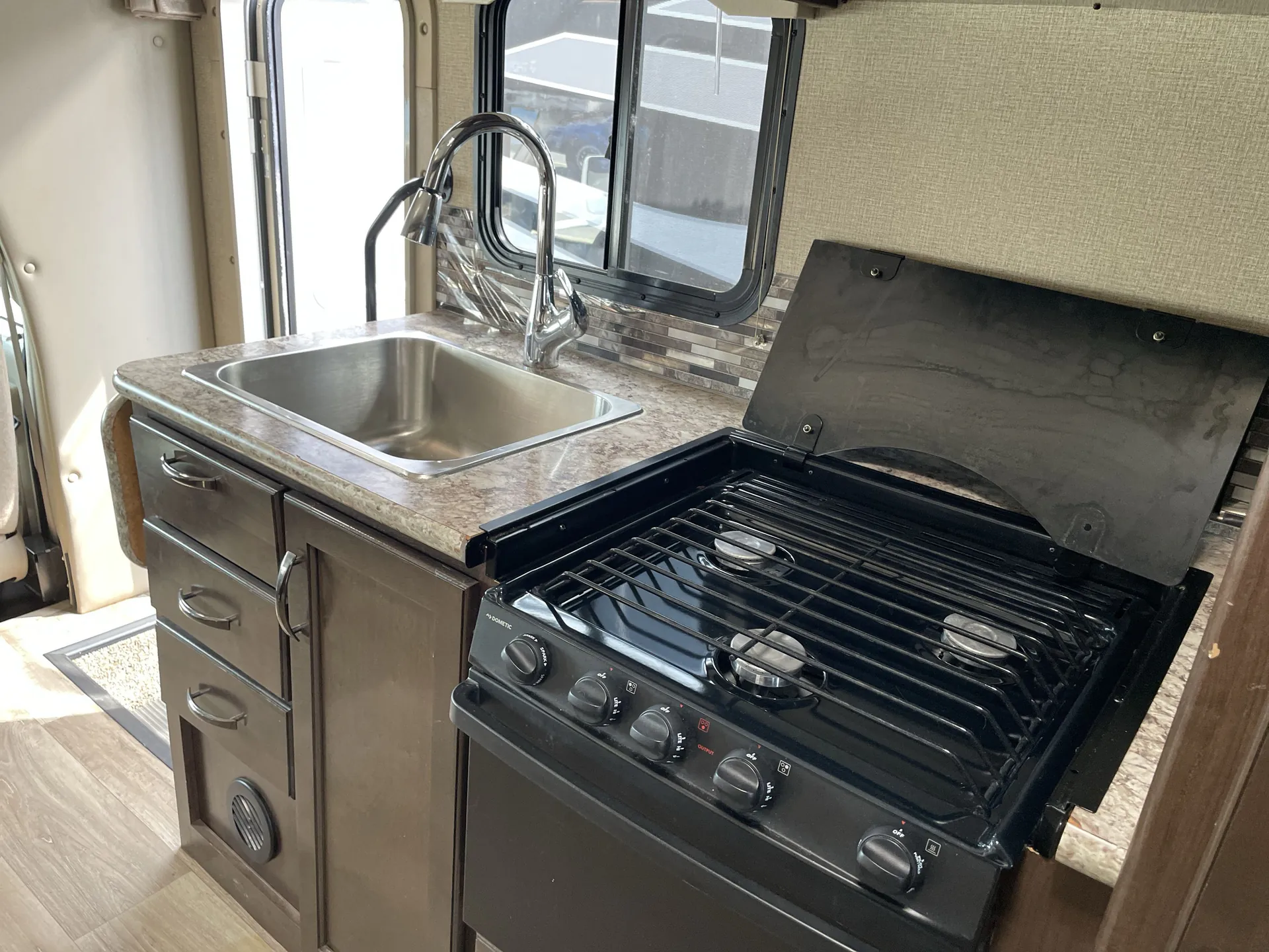 2018 Thor Motor Coach Freedom Elite 24HE — living area main