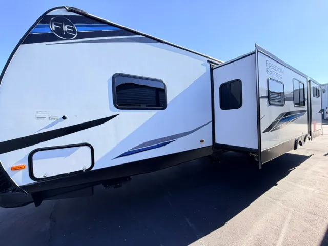 2024 Coachmen Freedom Express 320BHDS - Photo 4