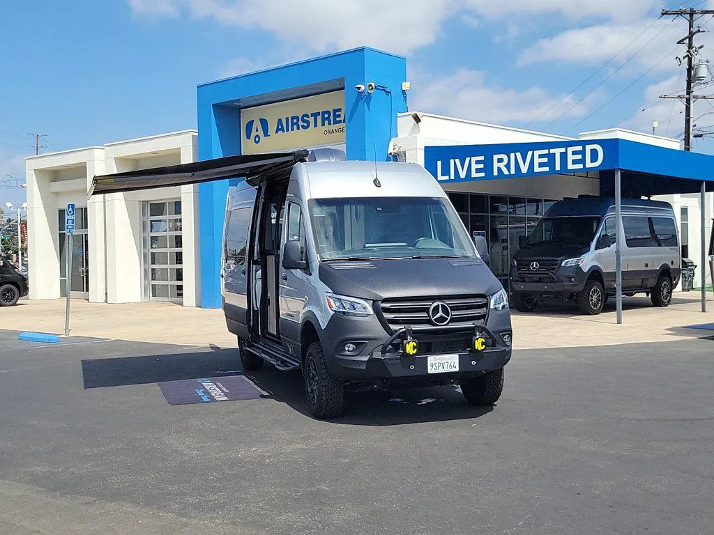 2025 Airstream Interstate 19X - Photo 2