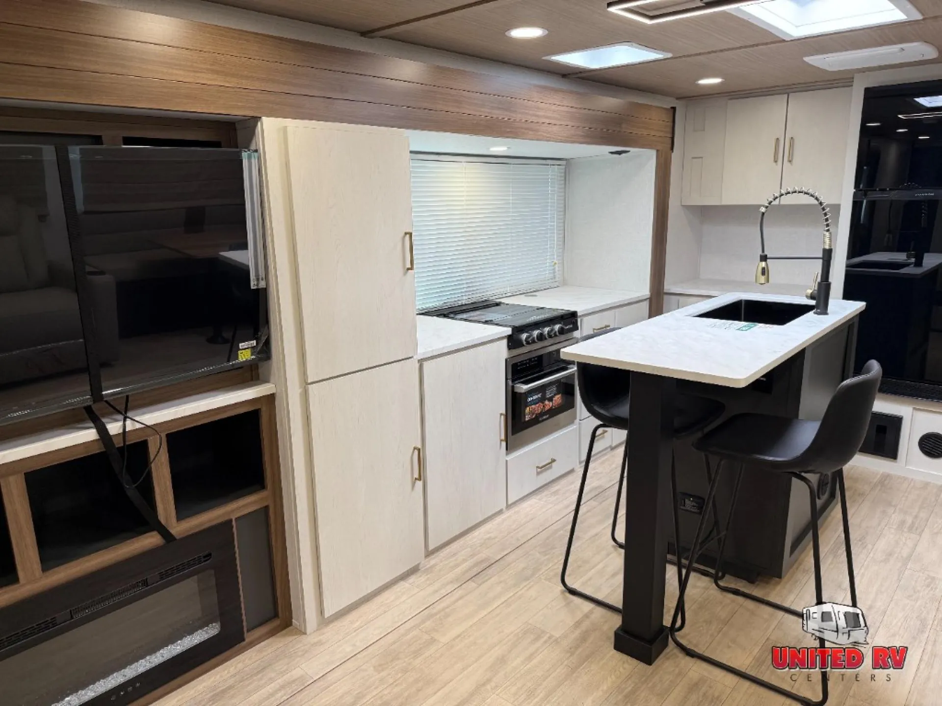 2026 Forest River Vibe 3400XL — Photo 7