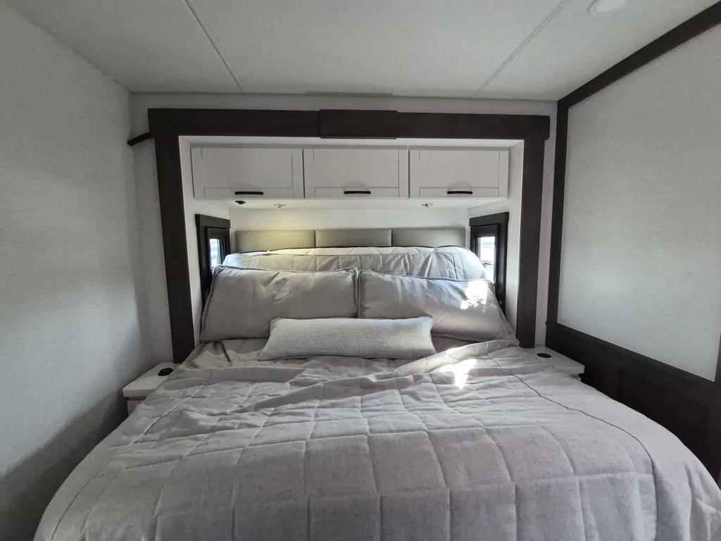2027 Entegra Coach Accolade 37K, Photos photo 25
