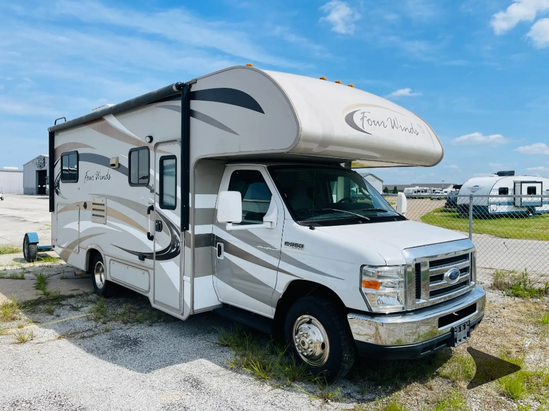 2013 Thor Motor Coach Four Winds 24C - Photo 2