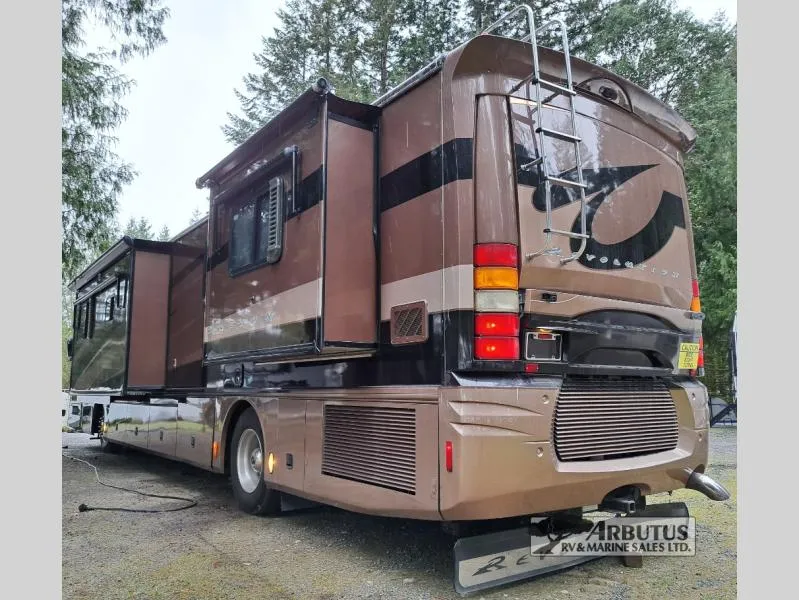 2004 Fleetwood Revolution 40C - Photo 4