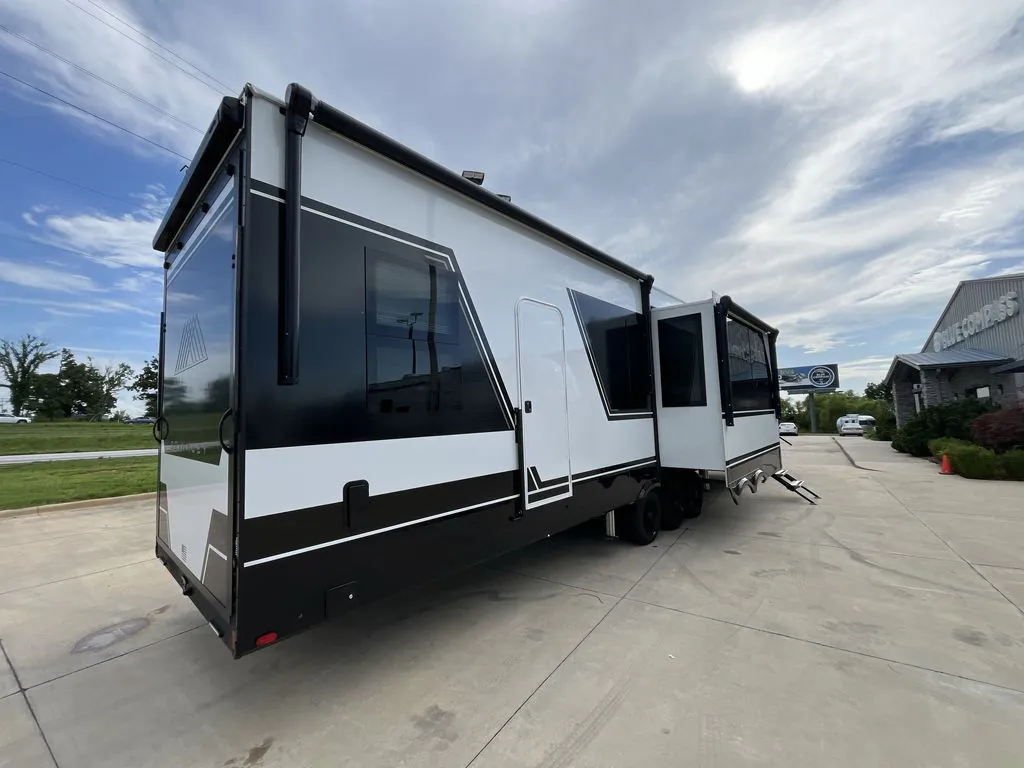 2027 Brinkley Model G 4170, Photos photo 7