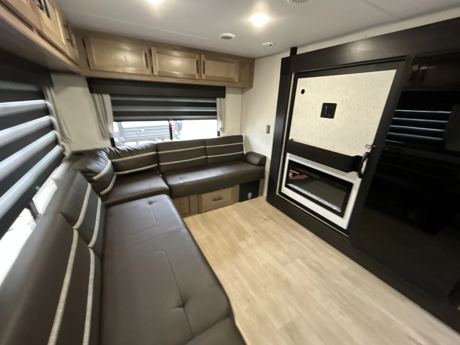 2025 Forest River Cherokee Grey Wolf 27LH — living area main