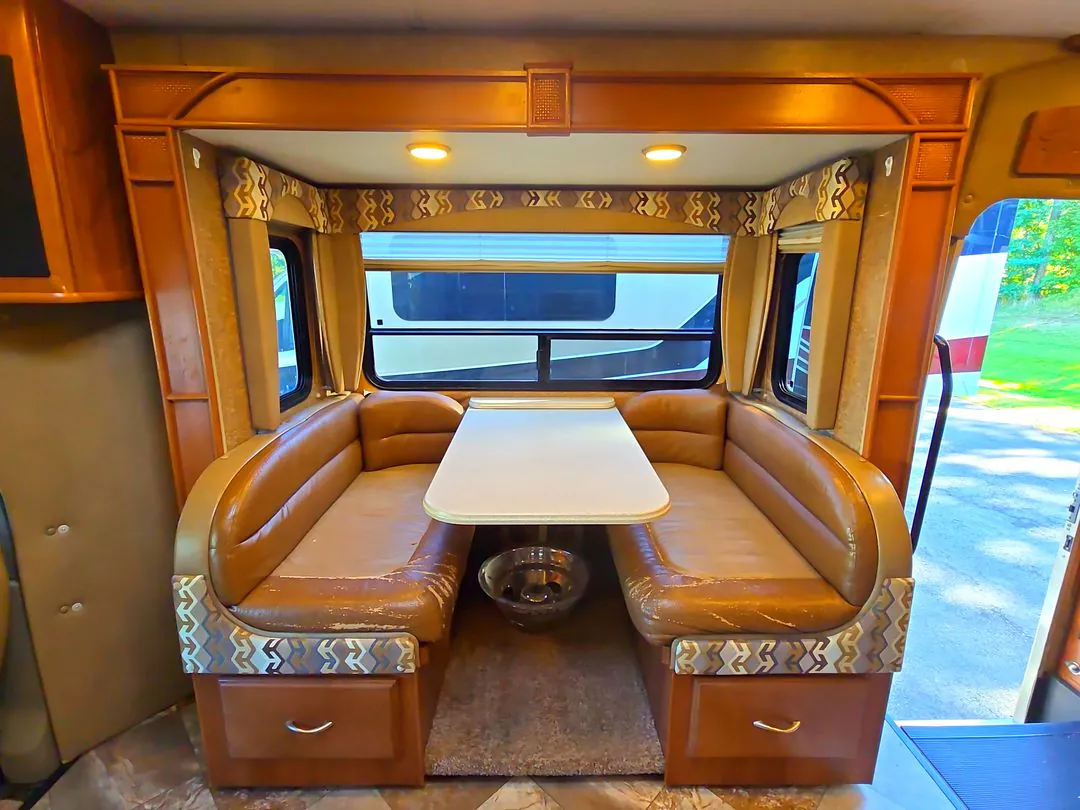 2015 Coachmen Concord 300TS - Photo 4