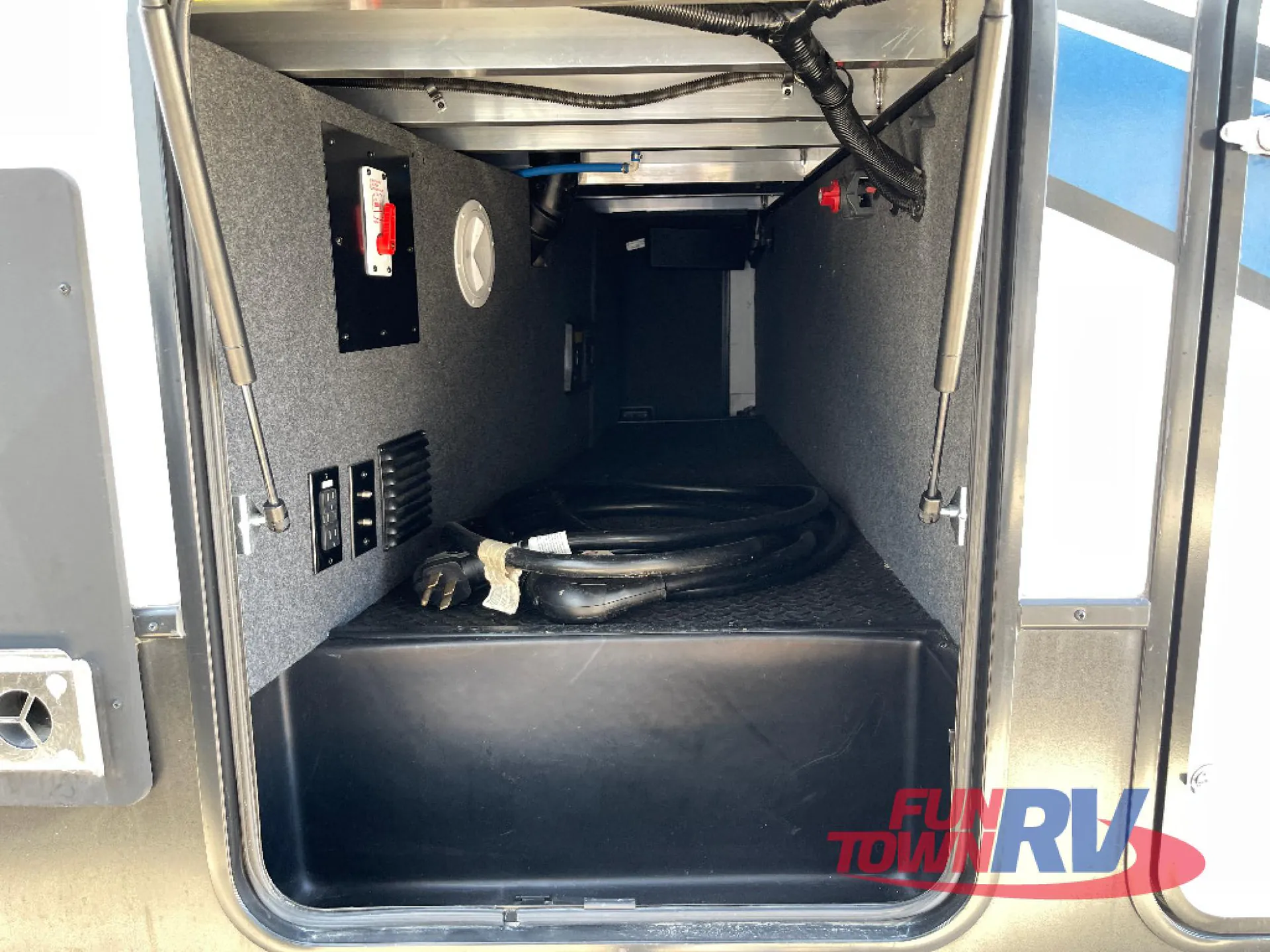 2023 Heartland Road Warrior 397 - Photo 4