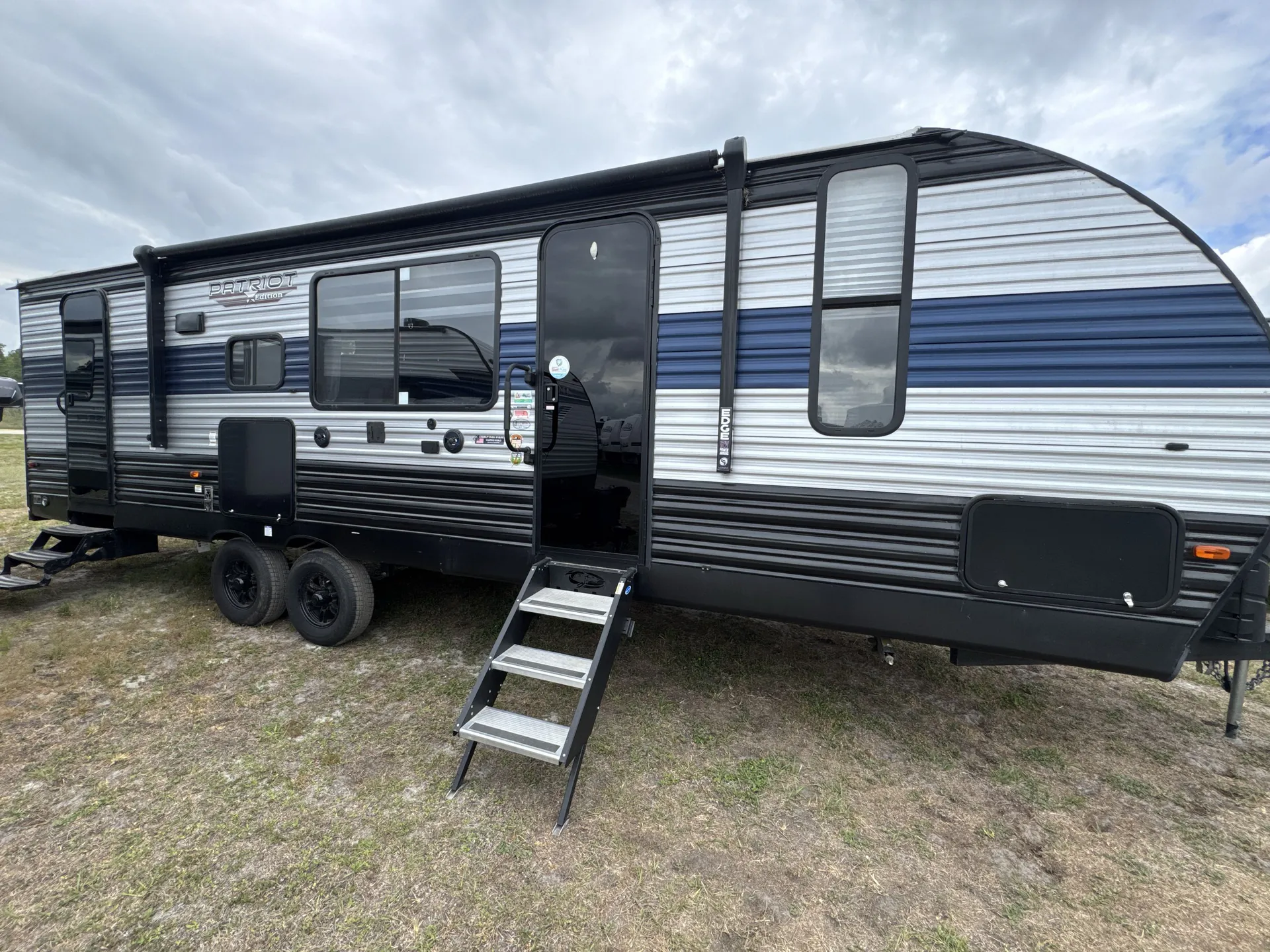2022 Forest River Cherokee 274BRB — campside