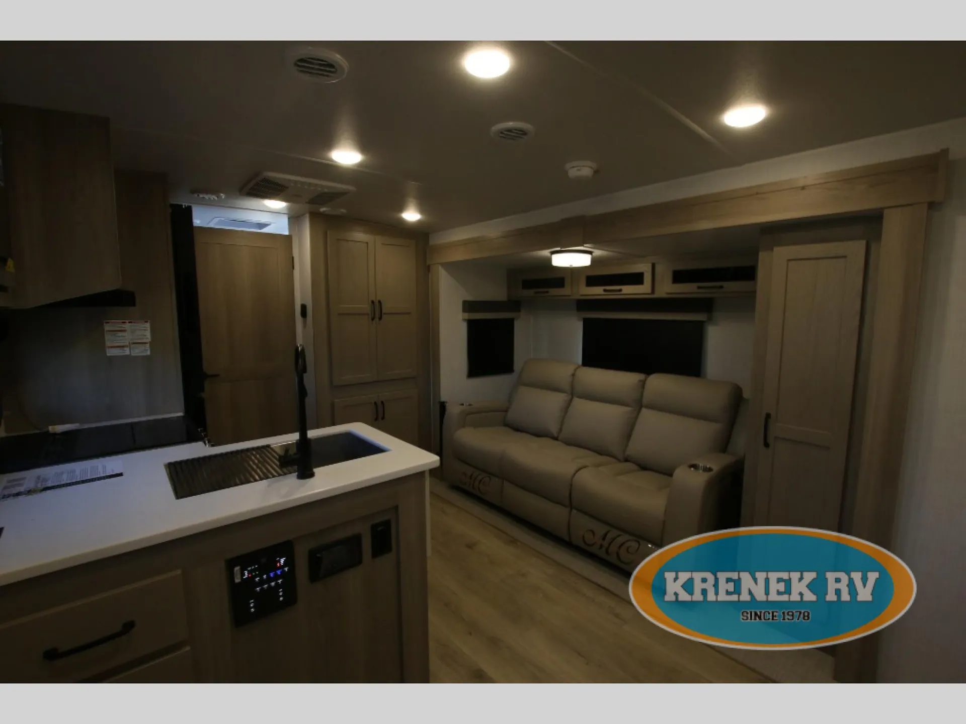 2025 Forest River Rockwood Mini Lite 2214S - Photo 3