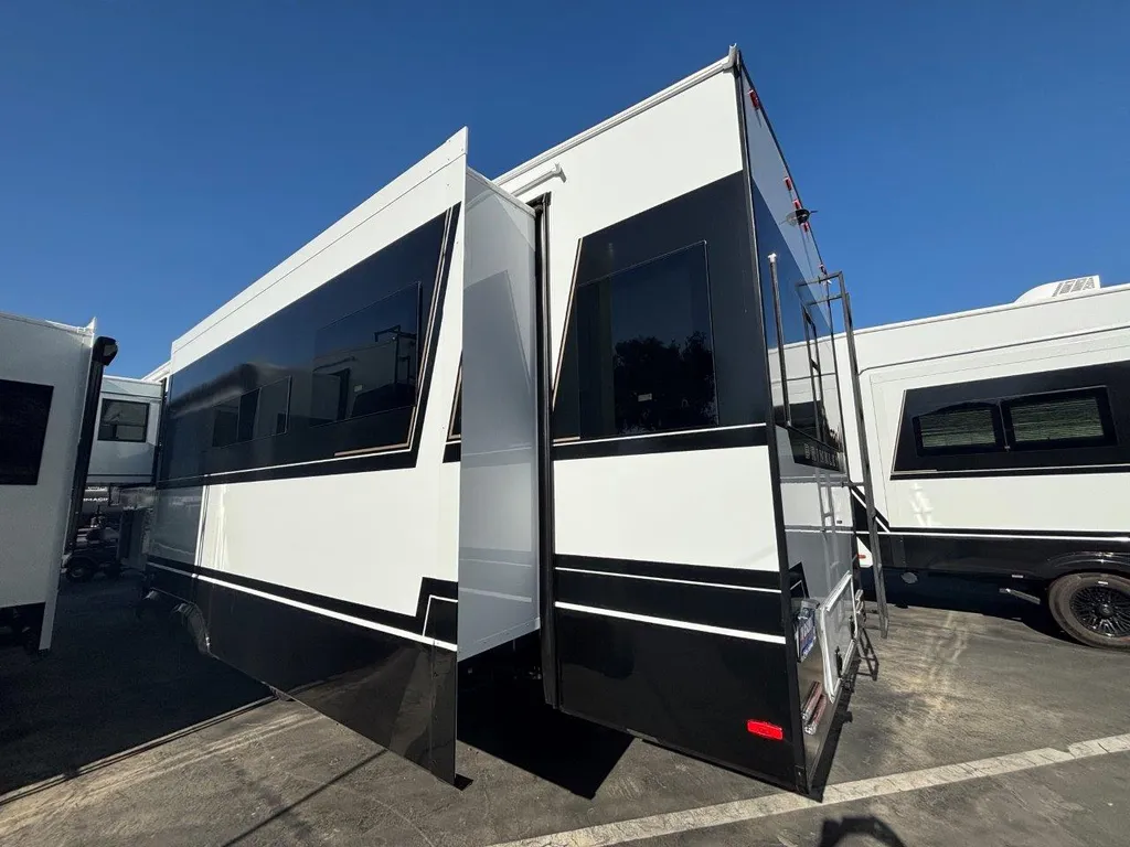 2026 Brinkley Model Z 3600, Photos photo 3