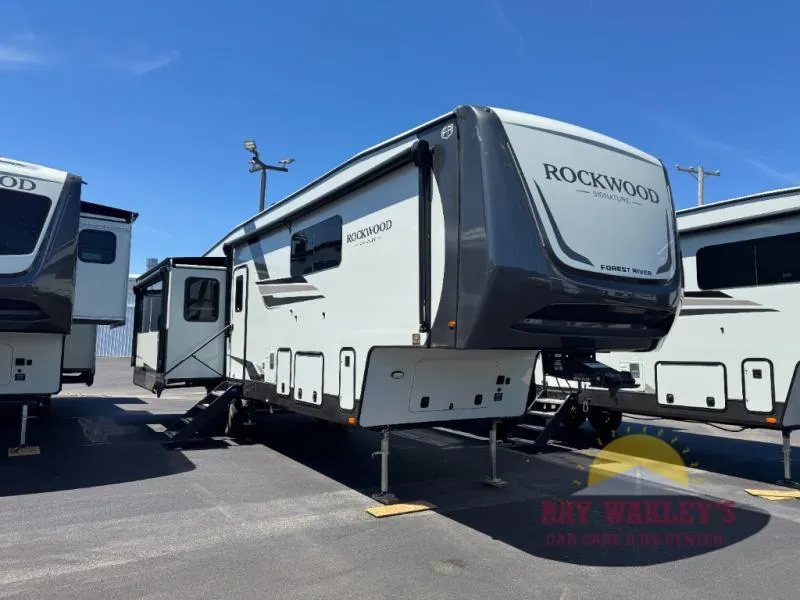 2026 Forest River Rockwood Signature 401SFB - Photo 2