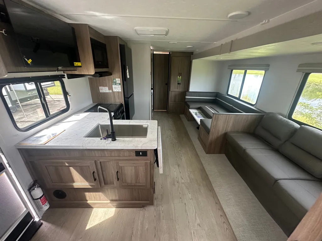 2026 Coachmen Freedom Express Select 30SE, Photos photo 15