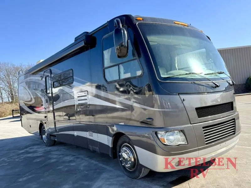 2012 Thor Motor Coach Serrano 31X - Main photo